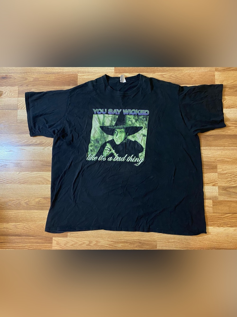 Black Short-Sleeve Graphic Tee with Wicked Witch Print Size 4X Unisex - Picture 2 of 9